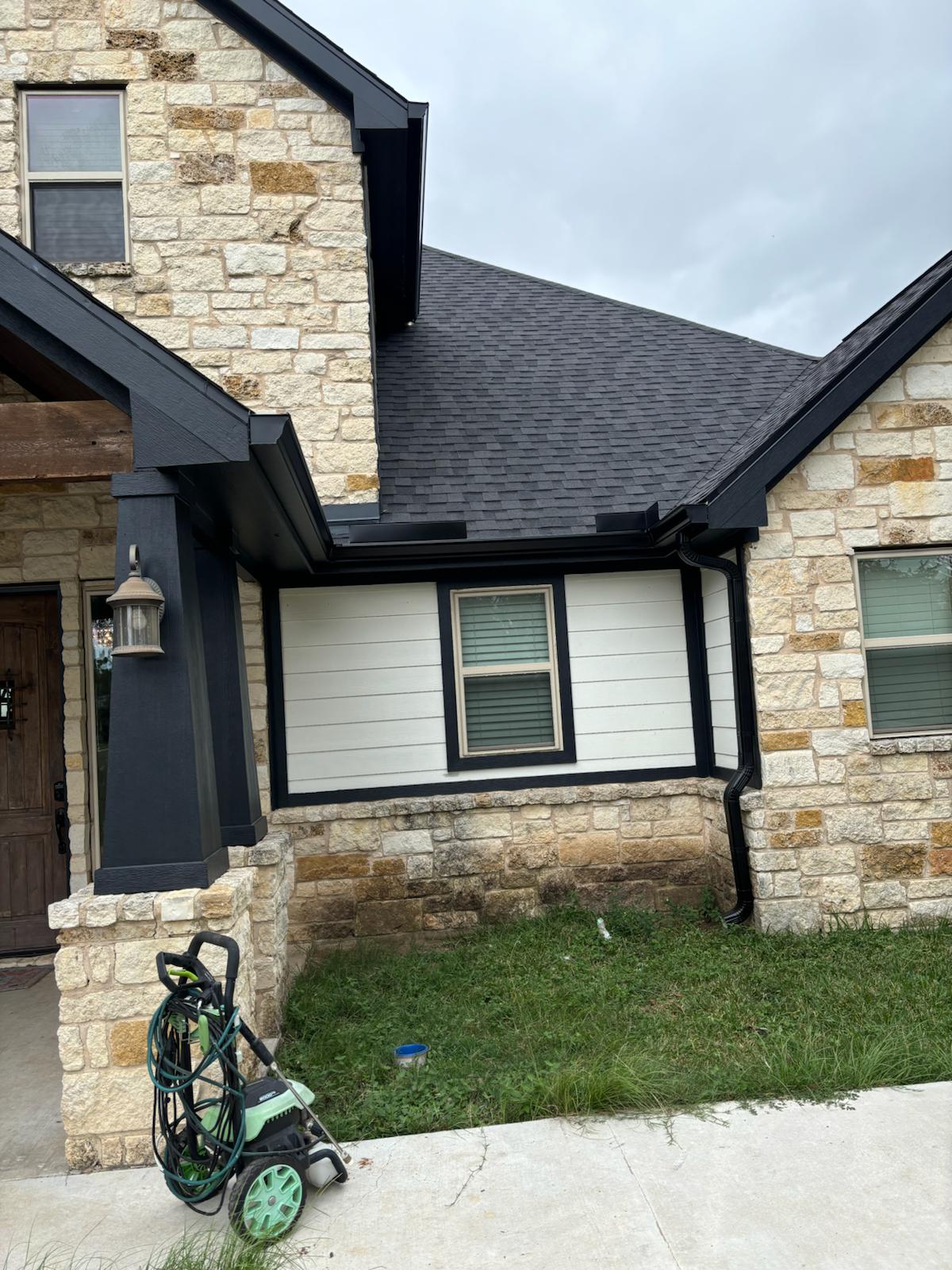 Cabrera Seamless Gutters